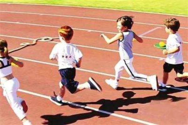 在塑膠跑道上運(yùn)動的你懂得它是怎么制作的嗎？