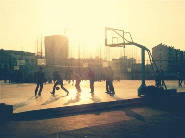 用丙烯酸球場材料和硅PU材料制作球場的特點(diǎn)