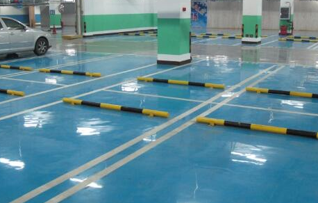 地下停車(chē)場(chǎng)地坪基面潮濕要怎樣處理？